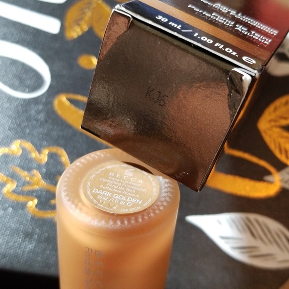 BECCA AQUA LUMINOUS PERFECTING FOUNDATION - Picture 6 of 6